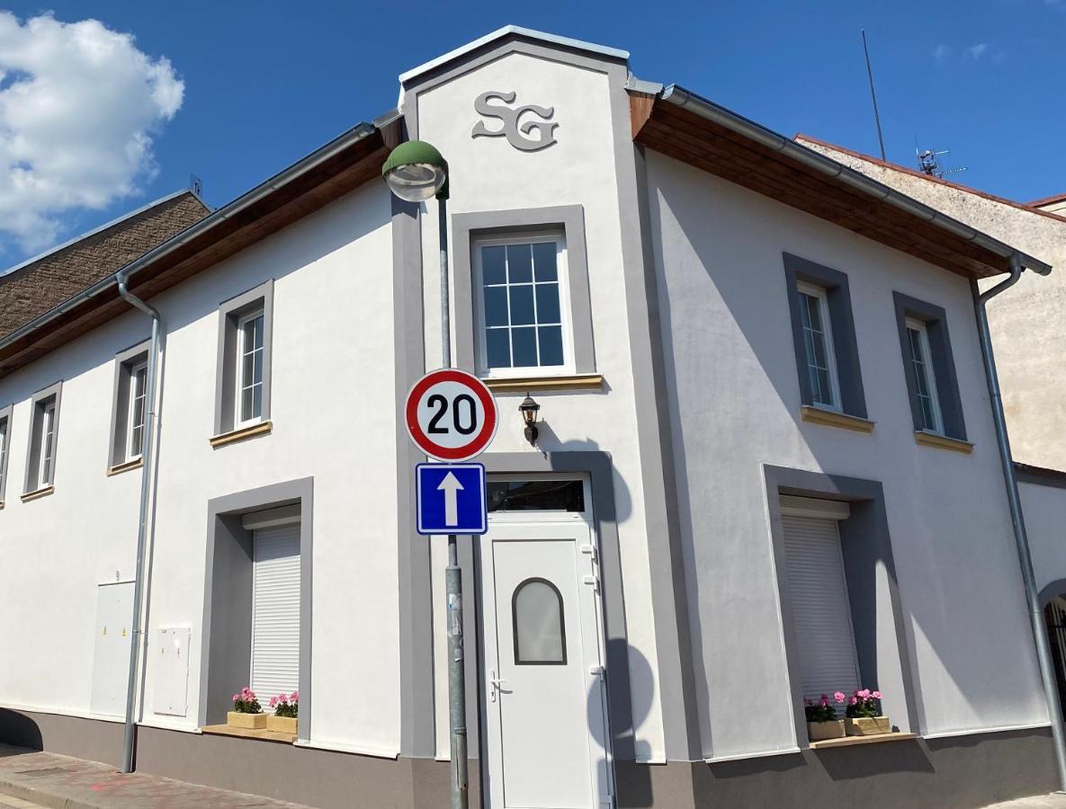 Sg Apartmanovy Dum Hořice Εξωτερικό φωτογραφία