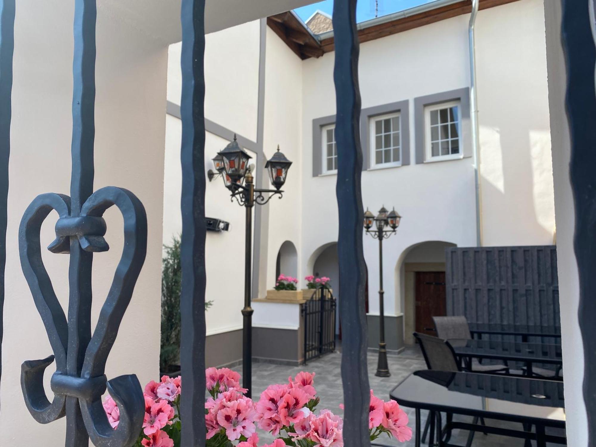 Sg Apartmanovy Dum Hořice Εξωτερικό φωτογραφία